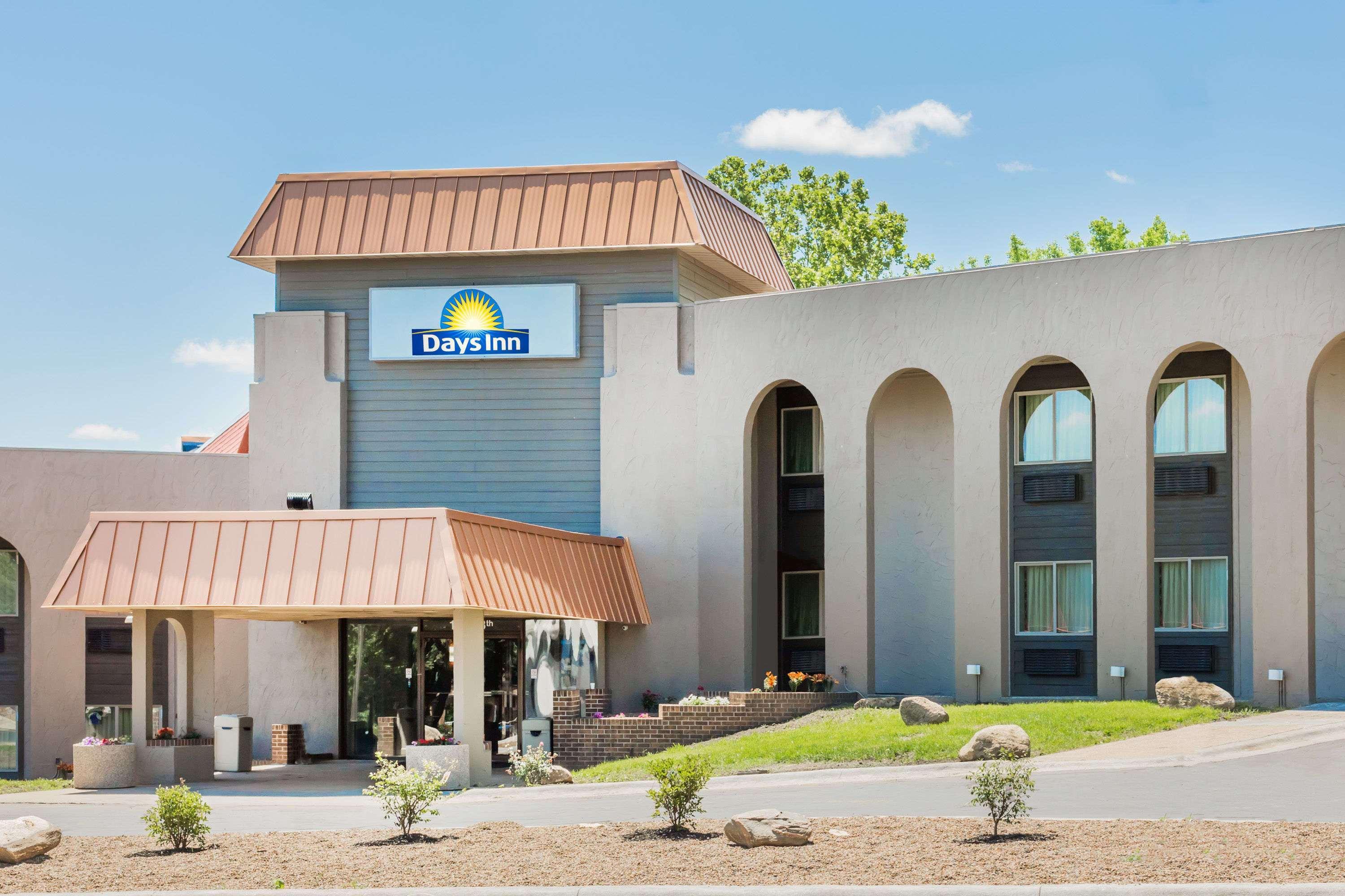 Days Inn By Wyndham Уест Де Мойн Екстериор снимка