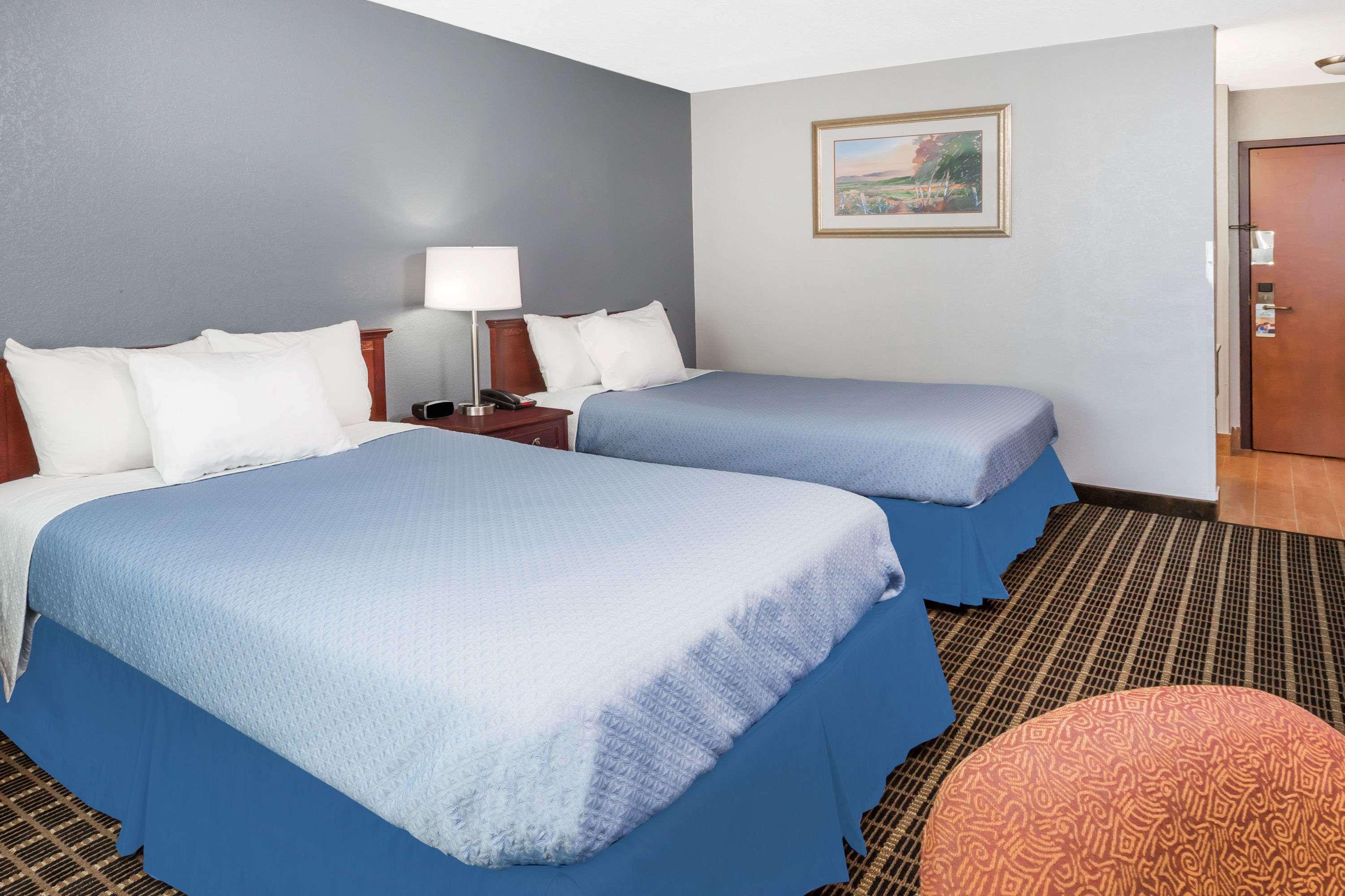 Days Inn By Wyndham Уест Де Мойн Екстериор снимка