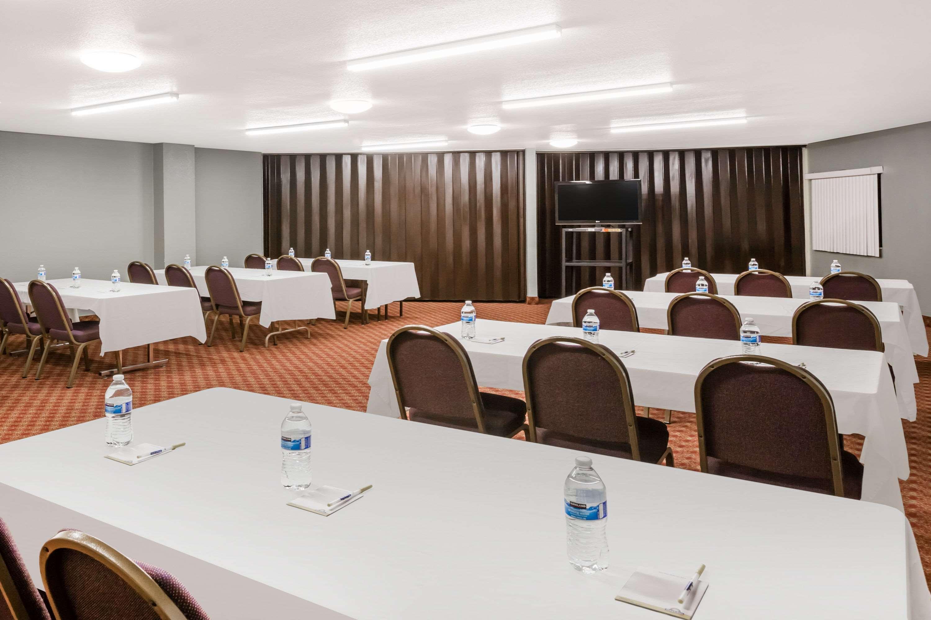 Days Inn By Wyndham Уест Де Мойн Екстериор снимка